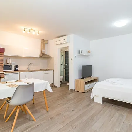 Anna Apartman