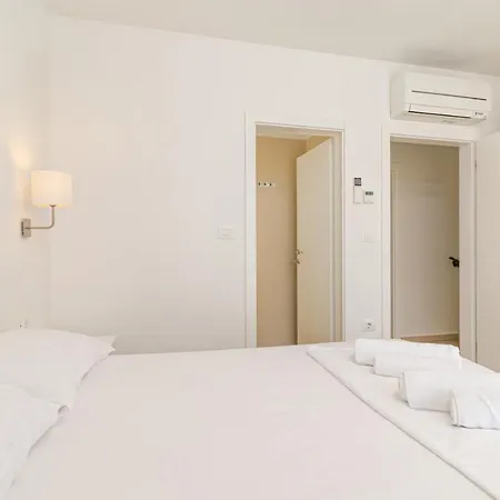 Anna Apartman *