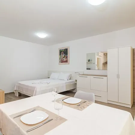 Anna Apartman Ližnjan